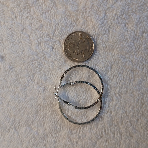 Womans Earrings - Picture 3 of 4